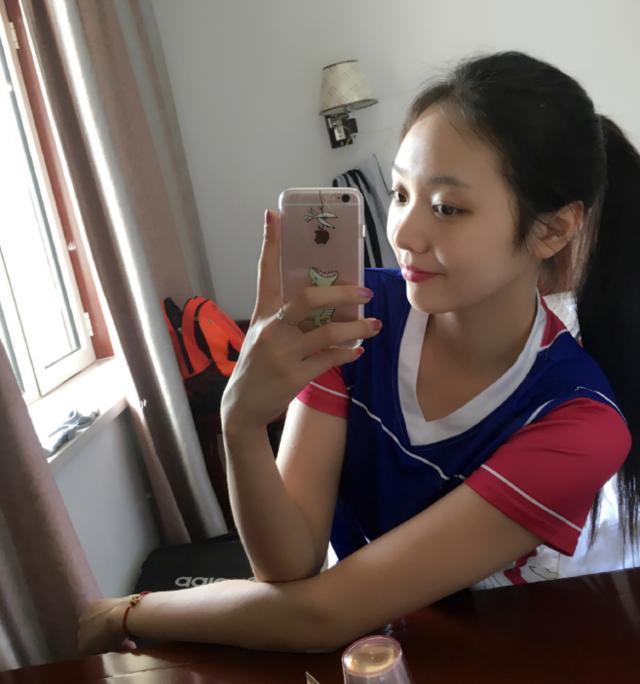 火狐电竞官网：
她是“中国排球女神”郎平爱将仅19岁退役！网友：太惋惜天妒英才(图4)