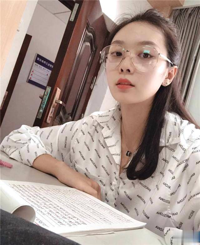 火狐电竞官网：
她是“中国排球女神”郎平爱将仅19岁退役！网友：太惋惜天妒英才(图3)