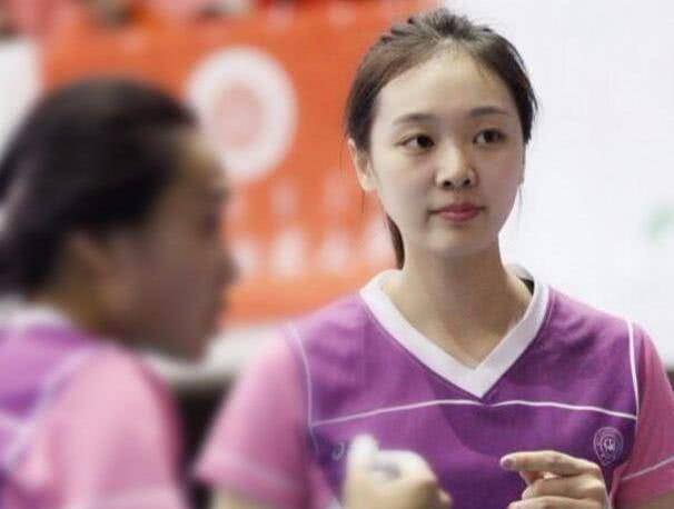 火狐电竞官网：
她是“中国排球女神”郎平爱将仅19岁退役！网友：太惋惜天妒英才(图8)